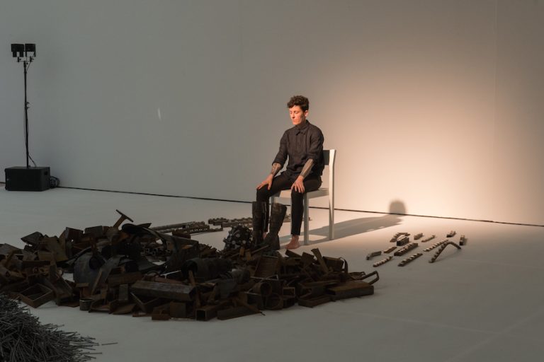 # 8 (da série Corpo Ruído – performance)